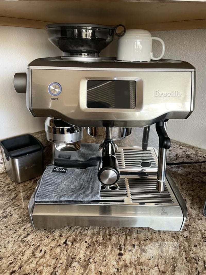 Breville Oracle Touch vs DeLonghi Prima Donna Review