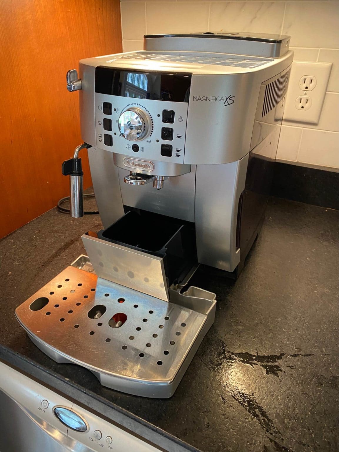 Delonghi Magnifica XS vs Gaggia Brera: Reviewing 2 Espresso